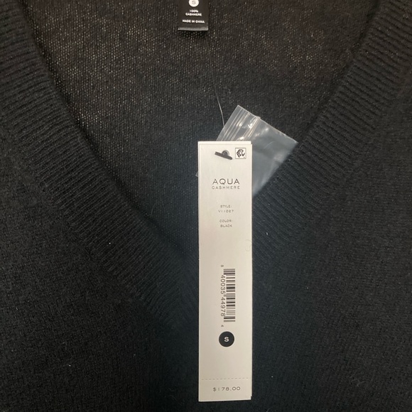 AQUA Cashmere V-Neck Cashmere Sweater (Black) - Picture 3 of 6